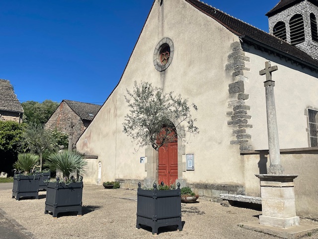 Plantation parvis de l'église